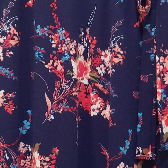 ☆NWOT☆ Floral wrap style skirt with tie - Picture 4 of 4